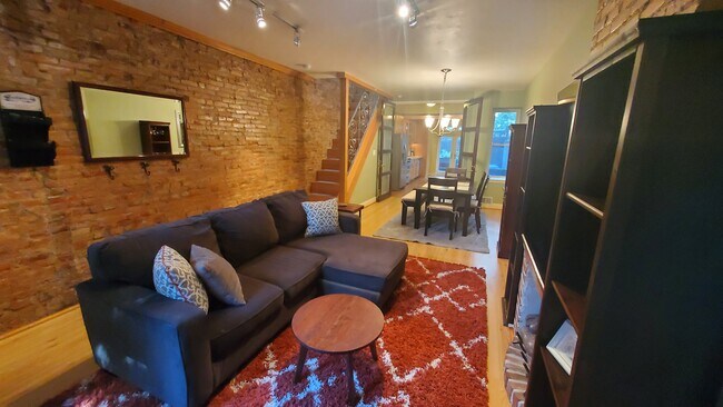 Building Photo - 615 S Bambrey St