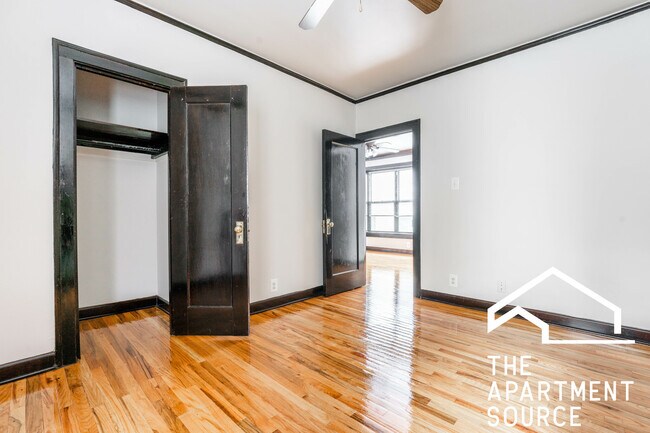 Foto del edificio - 844 W Montrose Ave