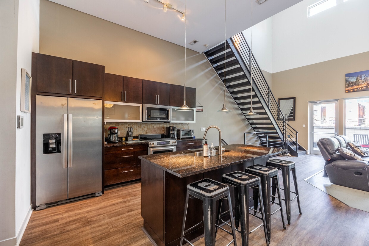 Foto principal - 1002 W Lake St