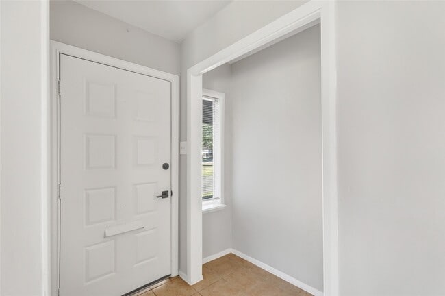 Foto del edificio - 8706 Ferris Dr