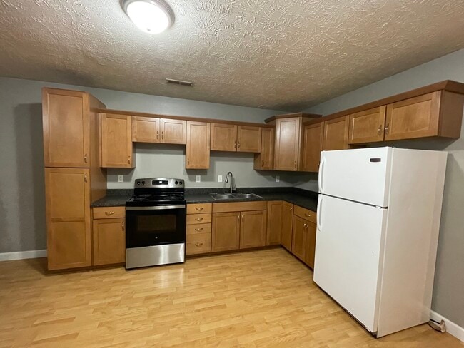 Kitchen - 1995 Highway 90