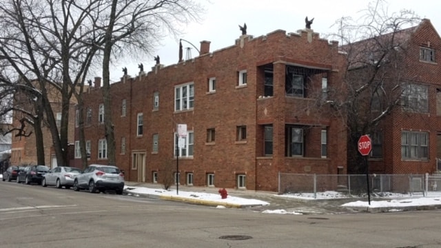 Building Photo - 3364 S Lituanica Ave