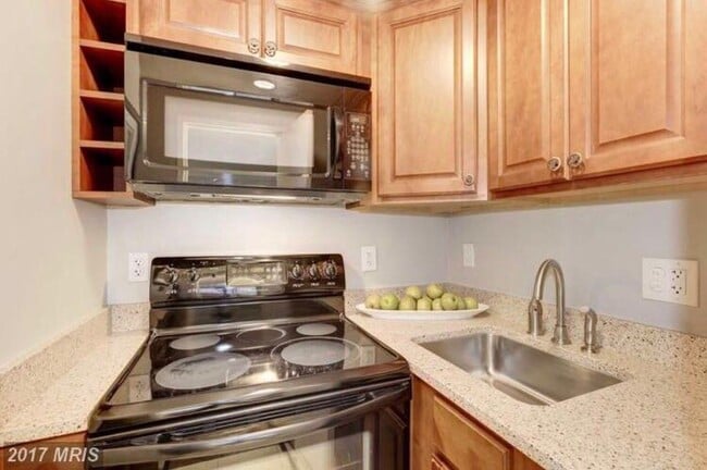 Building Photo - 2141 I St NW