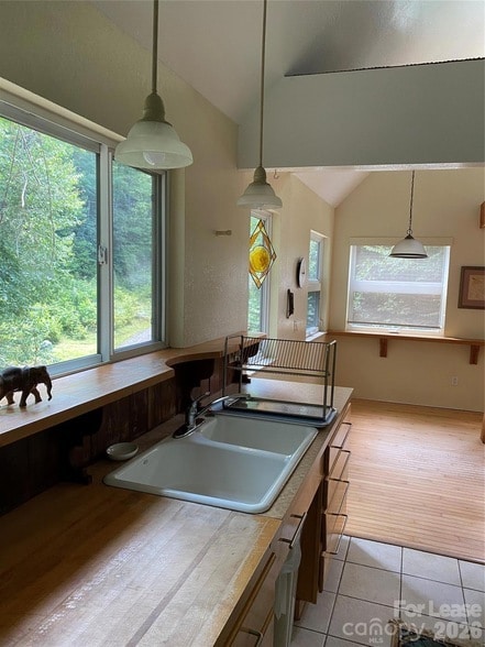 Building Photo - 2208 Blue Rock Rd