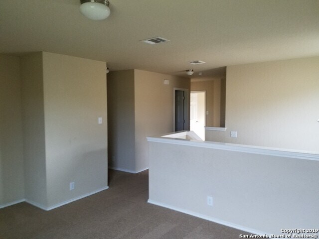 Foto del edificio - Move in ready and located on a quiet cul d...