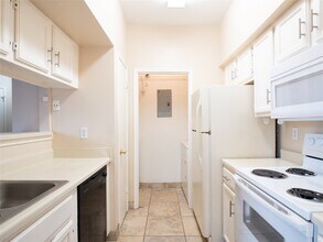 Building Photo - 6500 Harbor Town Dr