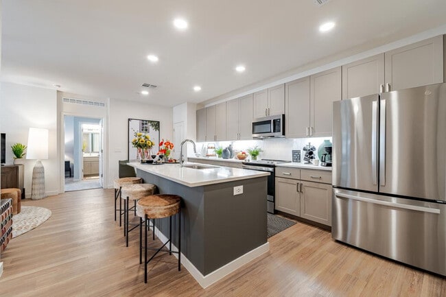 Solara Vista apartments — community photo - Solara Vista