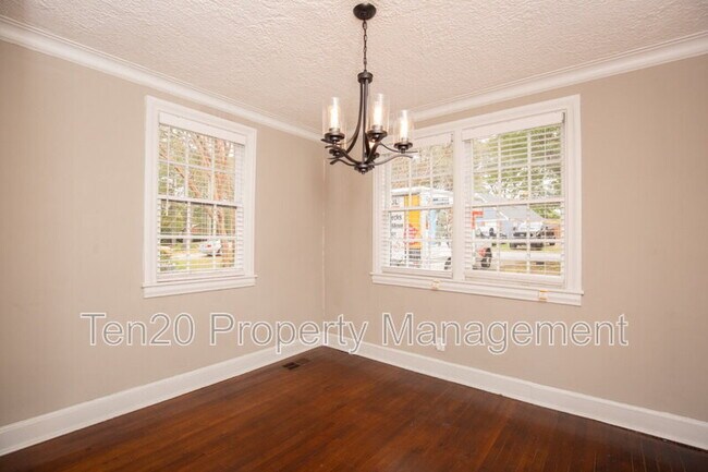 Foto del edificio - 3909 Crestview Dr