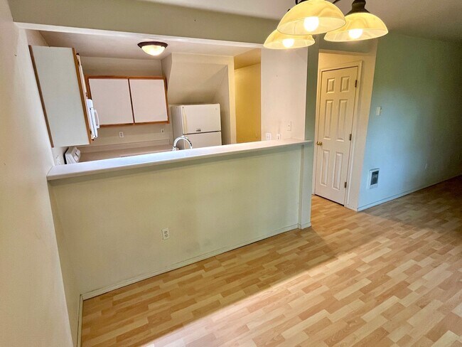 Foto del edificio - Spacious 2-story 2bedroom + 2.5 bath townh...