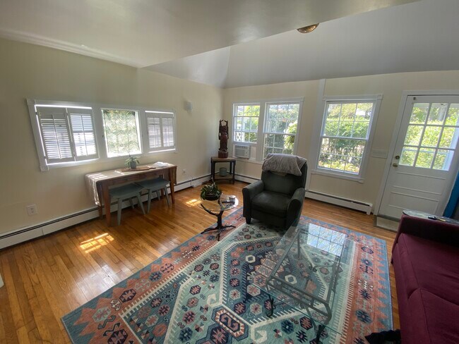 Building Photo - 359 Highland Dr