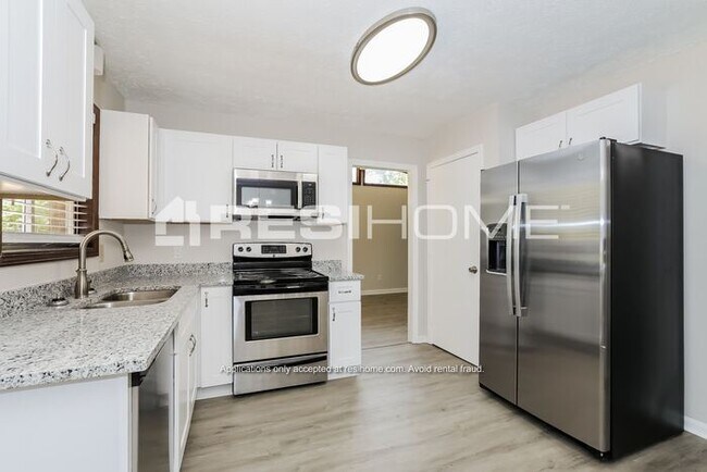 Building Photo - 467 Burgundy Ct