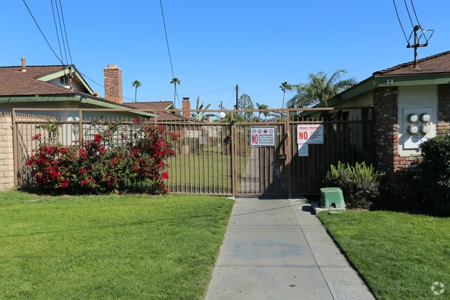 Building Photo - Orangewood Garden Apartments