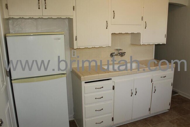 Building Photo - 122 Girard Avenue - 2