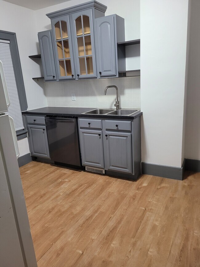 Foto del edificio - 724 Maple Ave