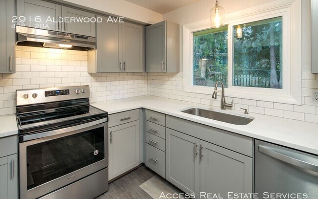 Building Photo - 2916 Alderwood Ave