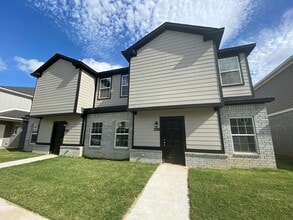 Building Photo - 917 S Amarillo Ave