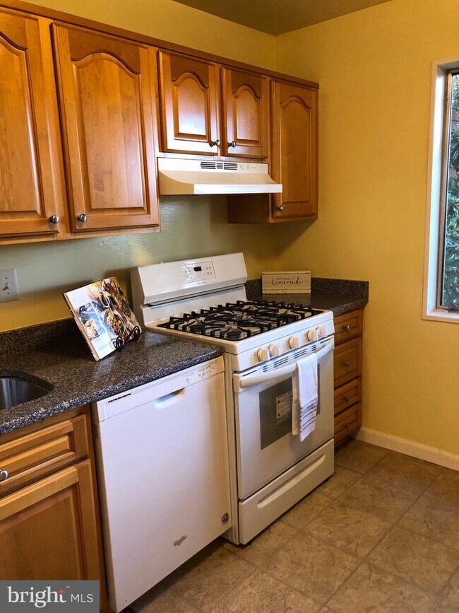 Foto del edificio - 5301 Westbard Cir