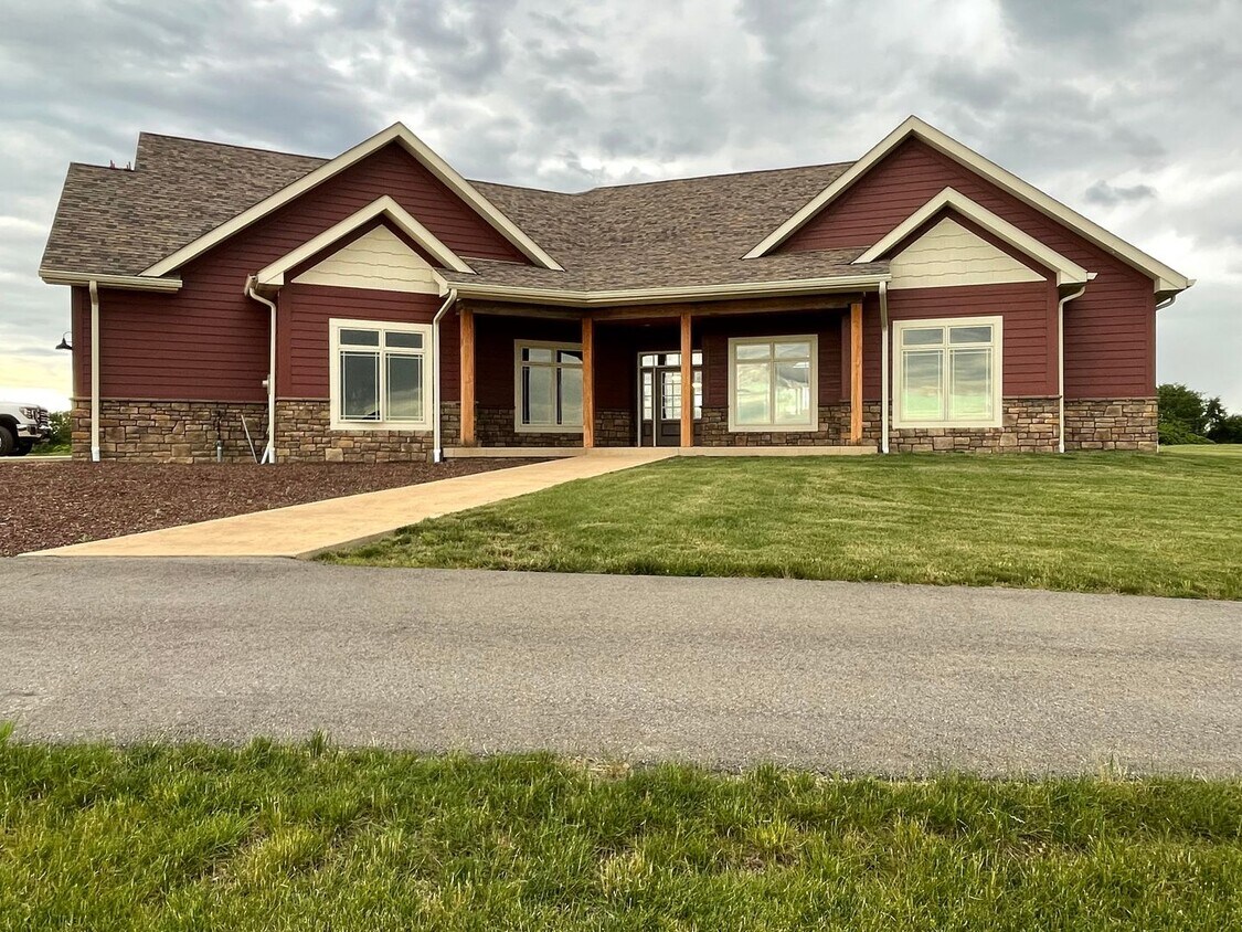 Primary Photo - Mountain Retreat on 38 Acres--Only 4.4 mil...