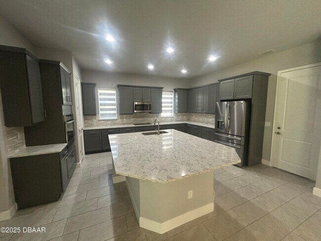 Foto del edificio - 876 Creekwood Dr
