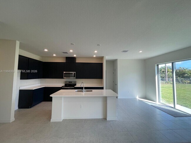 Foto del edificio - 2133 SE Flanders Rd