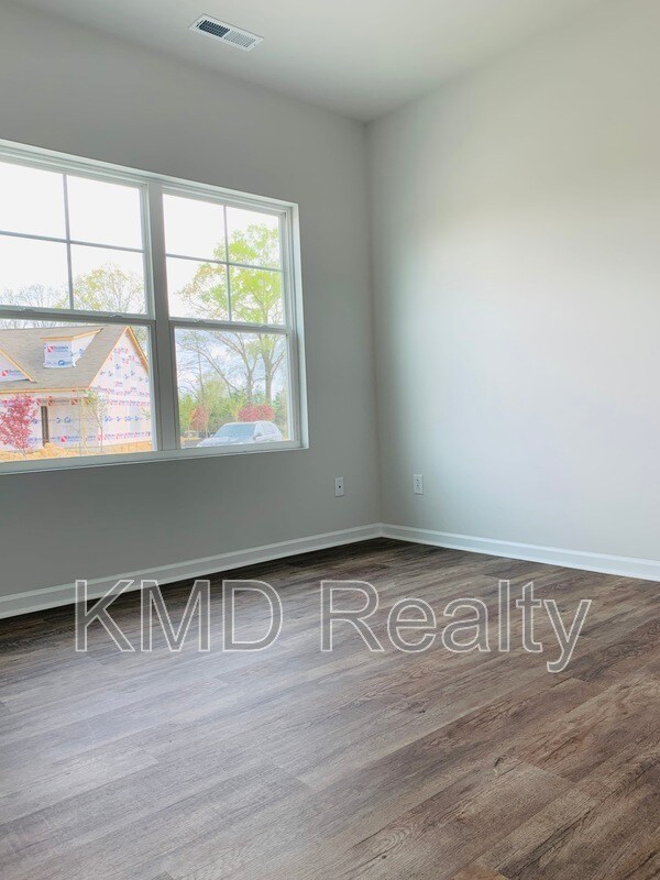 Building Photo - 202 Canina Ln