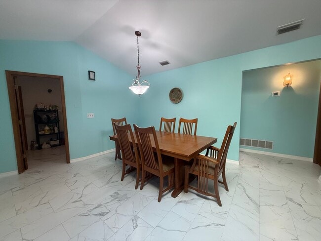 Foto del edificio - Beautiful 3 bedroom 2.5 bathroom pool home