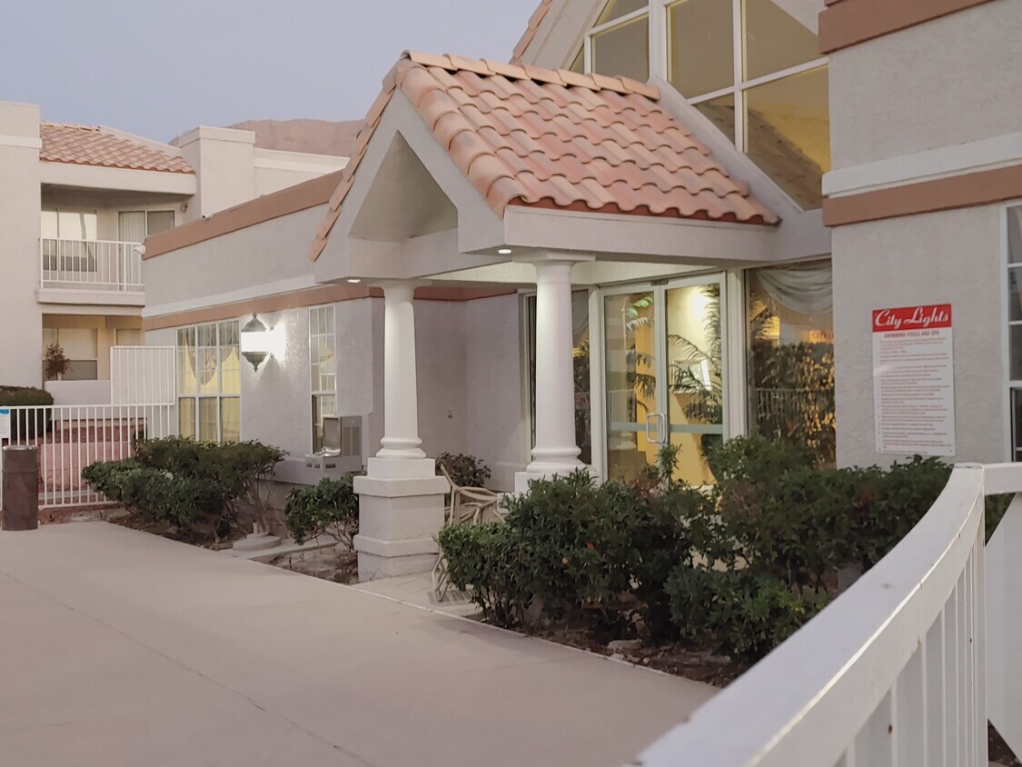 Foto del edificio - 6800 E Lake Mead Blvd