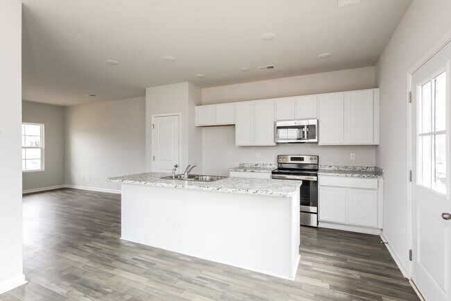 Foto del edificio - 121 Pendleton Place Way