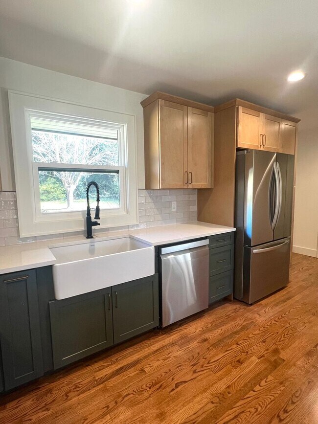 Foto del edificio - 3 Bedroom 2 Bath house Great Hendersonville Location!