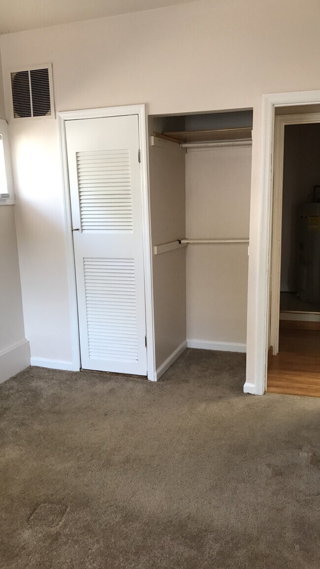 Foto del edificio - 2320 E University Ave