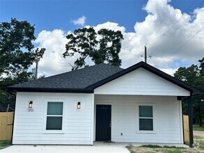 Building Photo - 102 Navajo Dr