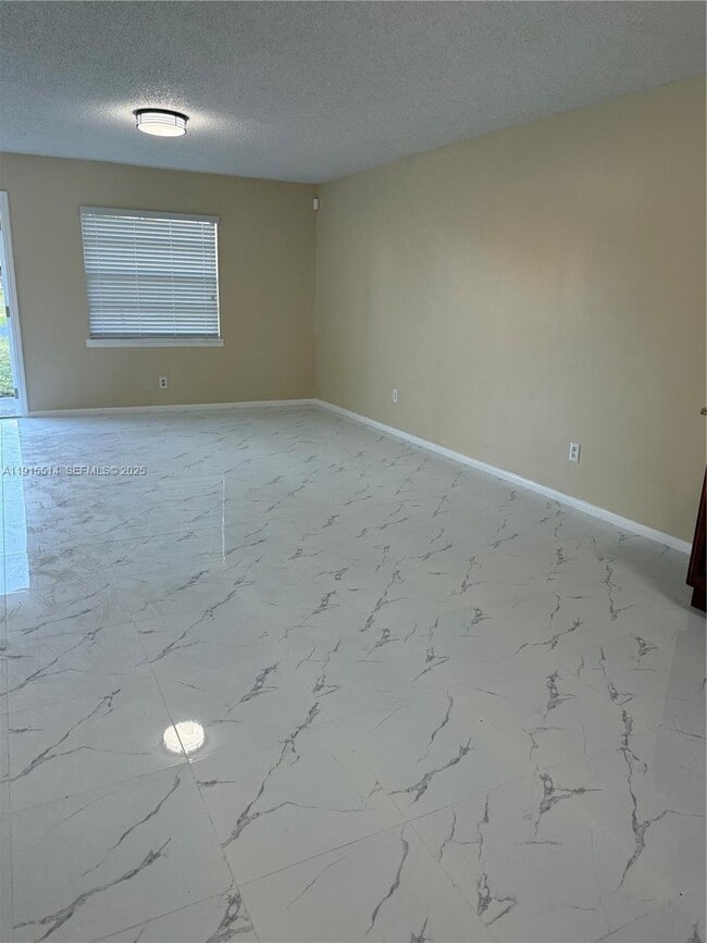 Foto del edificio - 2809 Jefferson Pkwy