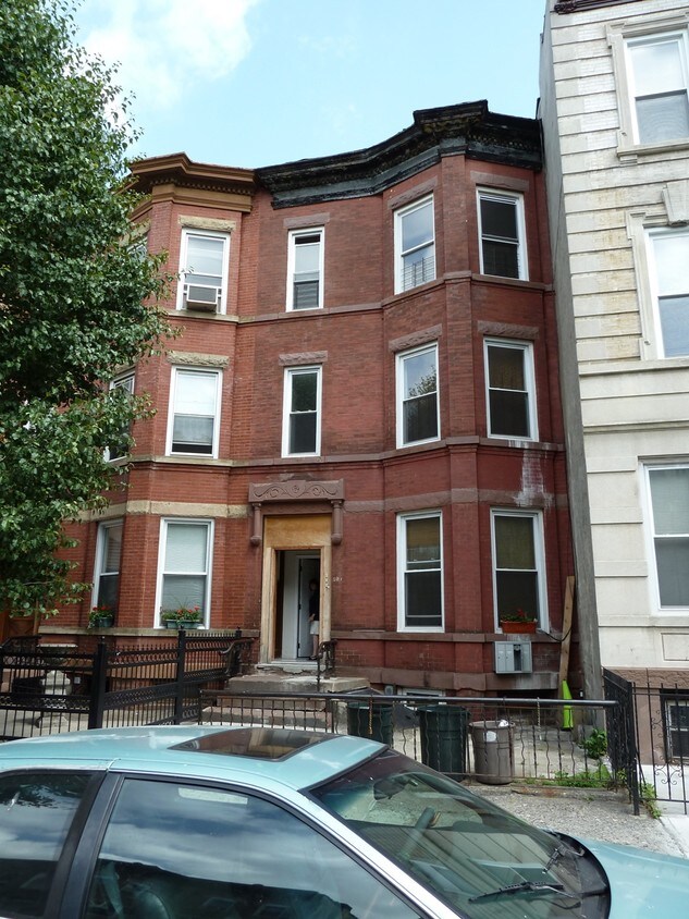 Primary Photo - Jefferson Brownstone