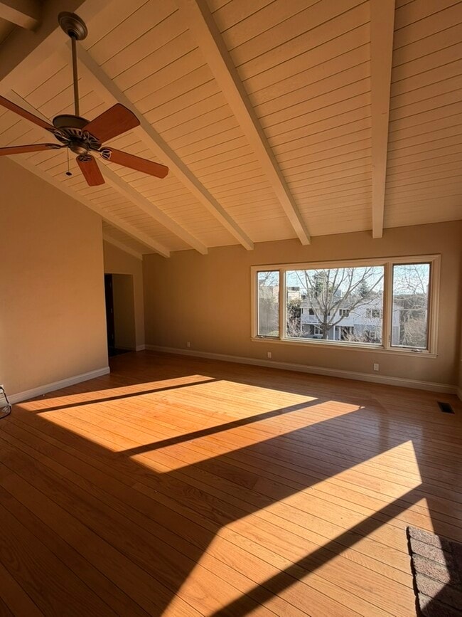 Building Photo - 242 Sandringham Rd