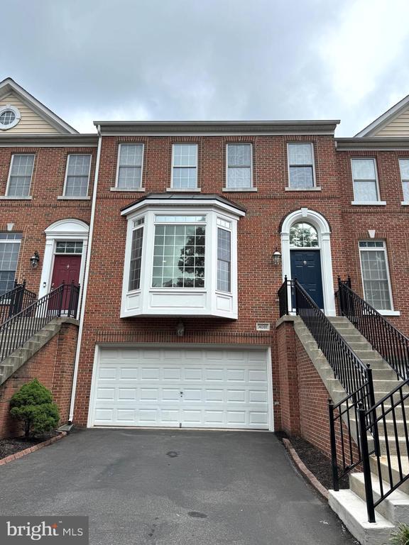 Foto del edificio - 4031 Quiet Creek Dr