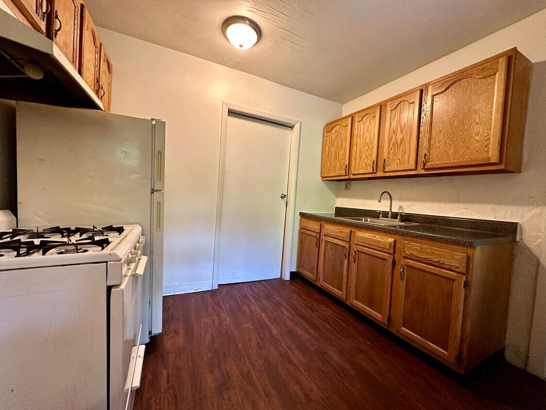 Primary Photo - Super Spacious Three Bedroom on Bates Stre...