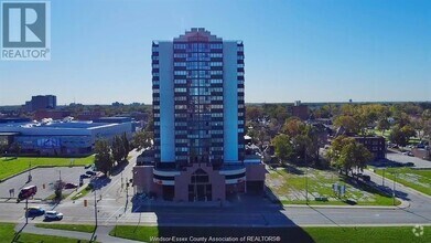 Building Photo - 515 Riverside Dr W