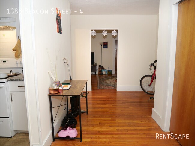 Foto del edificio - 1386 Beacon St