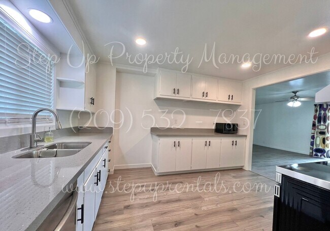 Foto del edificio - 12915 Mountain View Rd