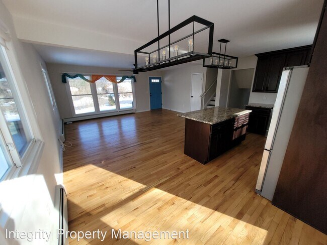 Building Photo - 3 br, 1.5 bath House - 112 Rayna Street