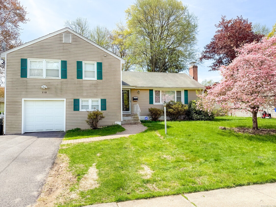 Primary Photo - 115 Fuller Dr