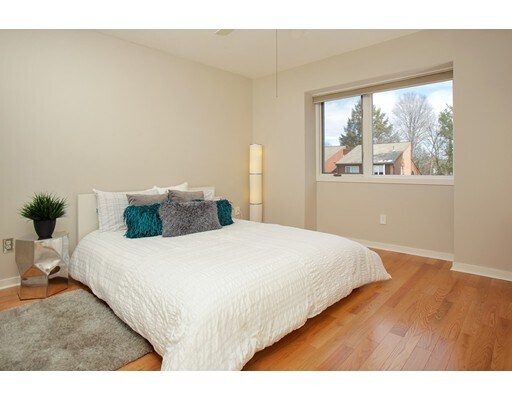 Building Photo - 241 Perkins St