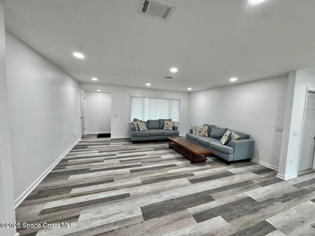 Foto del edificio - 789 Walnut Dr