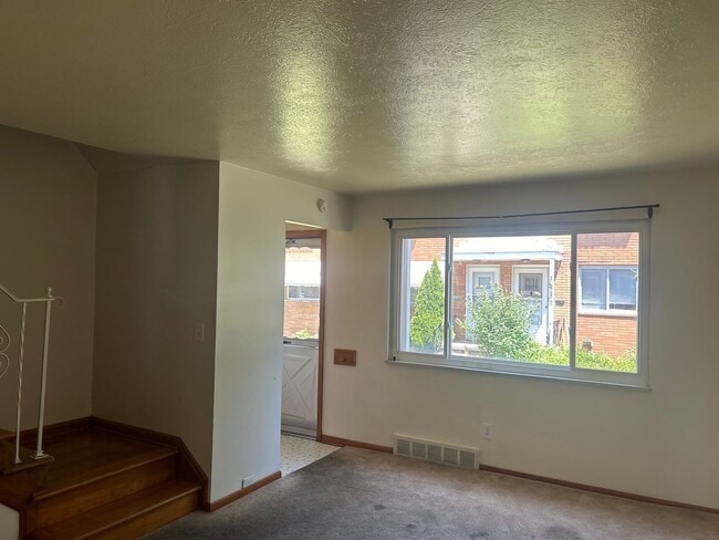 Building Photo - Maple Heights Townhome