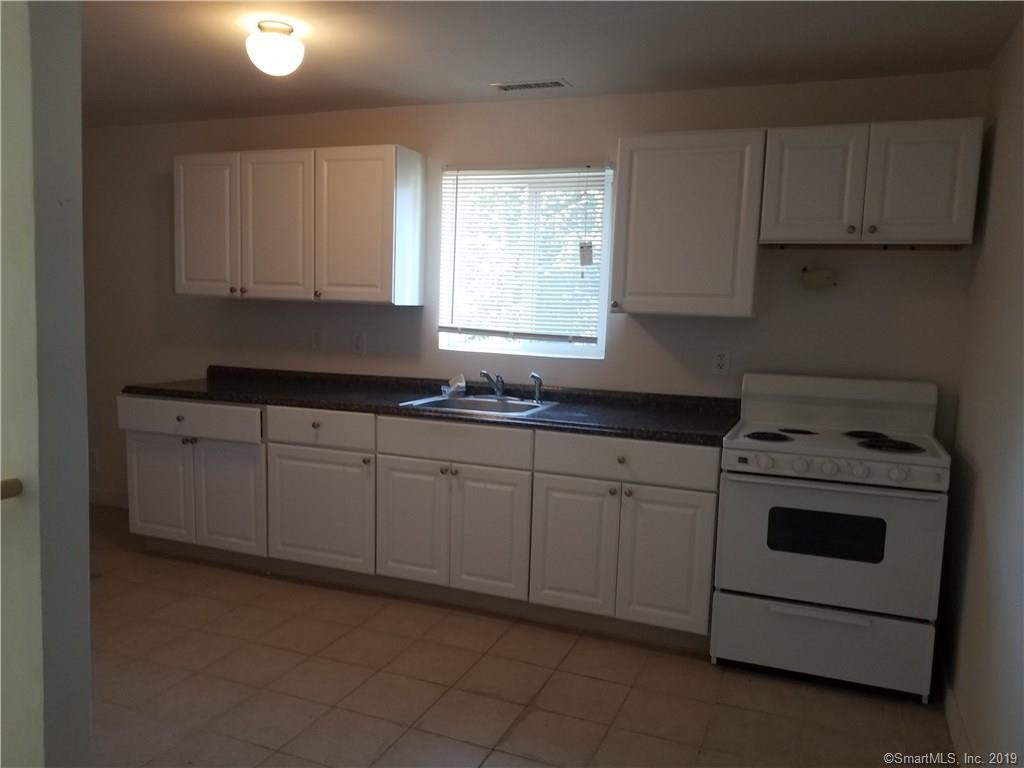 1372 Dixwell Ave Unit 2nd FL, Hamden, CT 06514 Room for Rent in