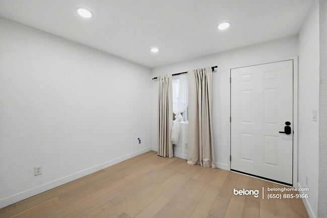 Building Photo - 1397 Vine St