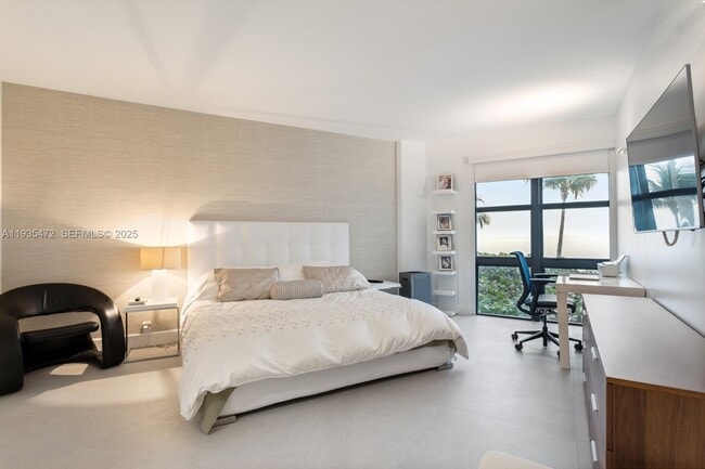 Foto del edificio - 1111 Crandon Blvd