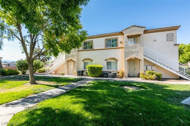 Building Photo - 3400 Cabana Dr