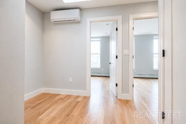 Foto del edificio - 1Bed + office Bed in BedStuy