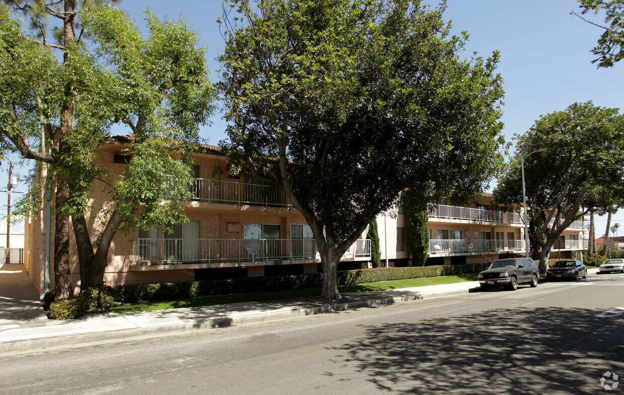 Primary Photo - 6770 Springpark Ave